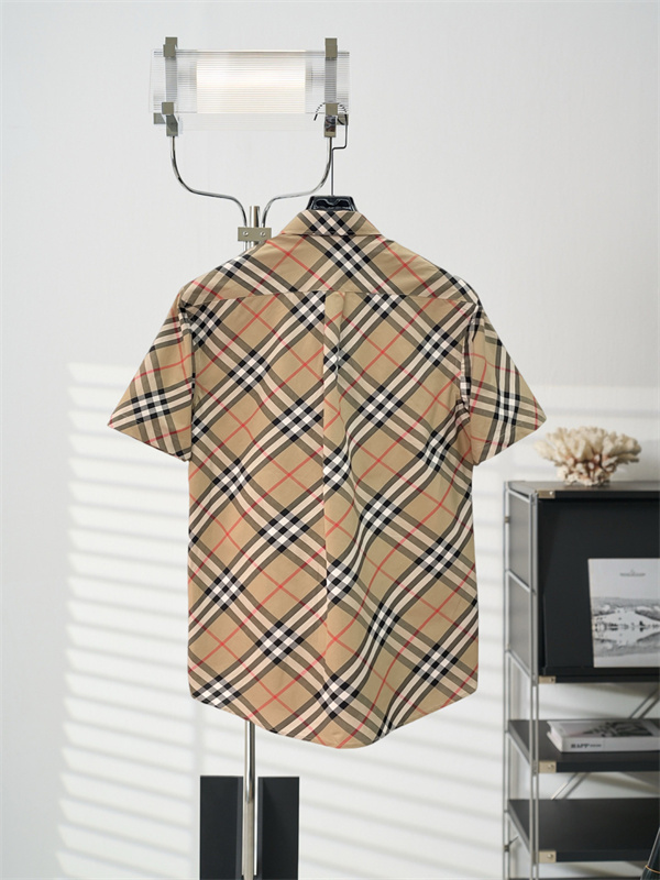 オールチェックデザイン レギュラーカラー アーカイブ感のある雰囲気 BURBERRY バーバリー コピー 半袖シャツ 旬コーデ