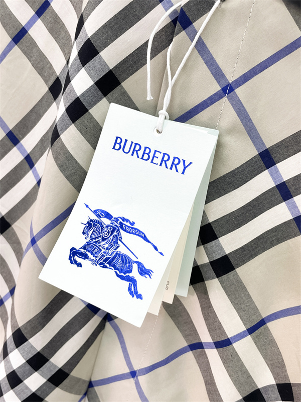 ダイヤチェック柄 レギュラーカラー シャープライン BURBERRY バーバリー コピー 半袖シャツ 英国調デザイン 注目スタイル