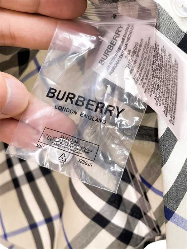 ダイヤチェック柄 レギュラーカラー シャープライン BURBERRY バーバリー コピー 半袖シャツ 英国調デザイン 注目スタイル