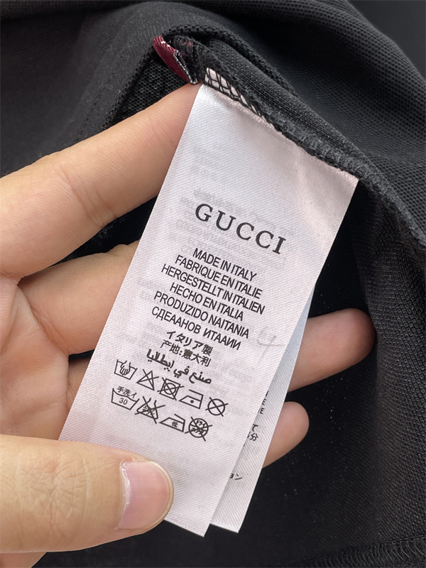 カラートリムデザイン シンプルフォルム 胸元パッチディテール GUCCI グッチ コピー ポロシャツ スマートカジュアル 売れ筋