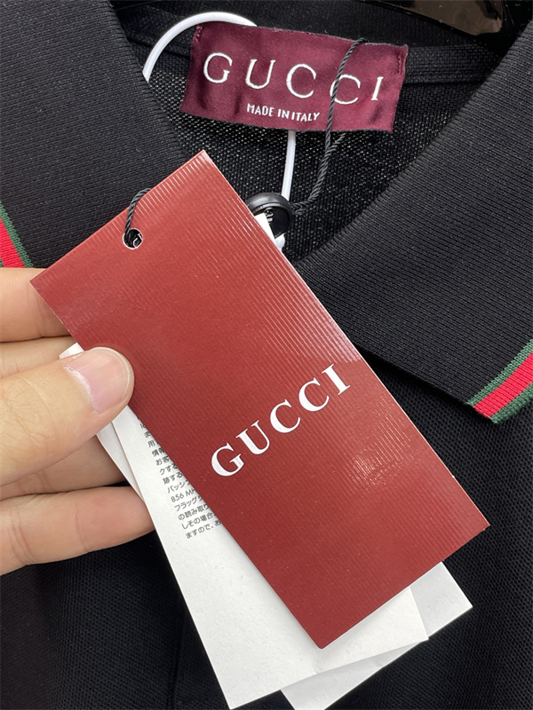 カラートリムデザイン シンプルフォルム 胸元パッチディテール GUCCI グッチ コピー ポロシャツ スマートカジュアル 売れ筋