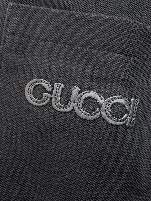 カラートリムデザイン シンプルフォルム 胸元パッチディテール GUCCI グッチ コピー ポロシャツ スマートカジュアル 売れ筋