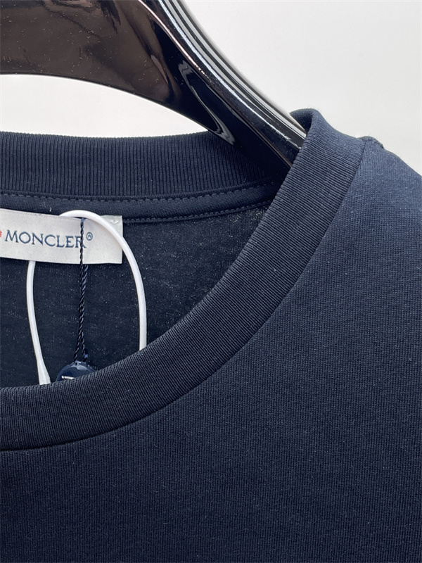 ブランドパッチデザイン ストレートシルエット 軽快な着用感 MONCLER モンクレール コピー 半袖Tシャツ 休日コーデ 注目スタイル