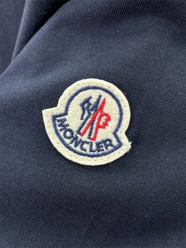 ブランドパッチデザイン ストレートシルエット 軽快な着用感 MONCLER モンクレール コピー 半袖Tシャツ 休日コーデ 注目スタイル