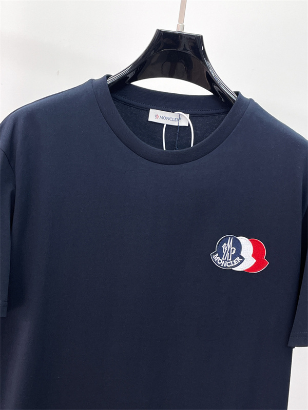 ブランドパッチデザイン ストレートシルエット 軽快な着用感 MONCLER モンクレール コピー 半袖Tシャツ 休日コーデ 注目スタイル