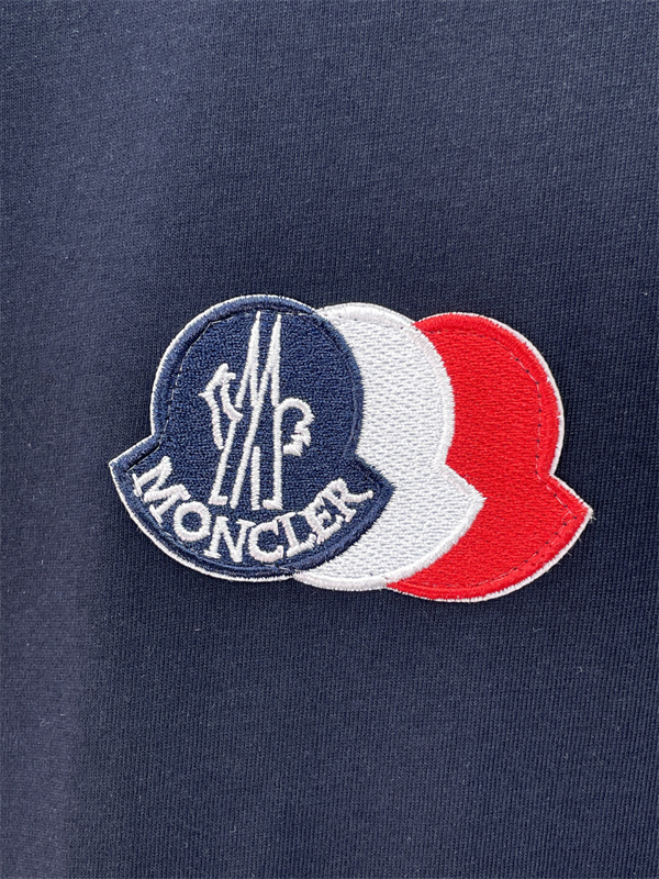 ブランドパッチデザイン ストレートシルエット 軽快な着用感 MONCLER モンクレール コピー 半袖Tシャツ 休日コーデ 注目スタイル