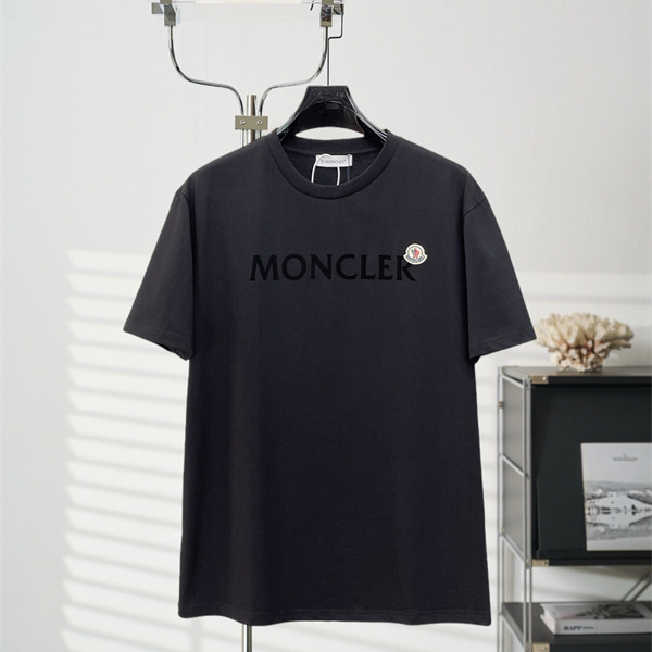 ロゴプリント ベーシックシルエット 軽量感のある着心地 MONCLER モンクレール コピー 半袖Tシャツ 定番アイテム 都会派コーデ