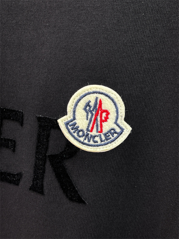 ロゴプリント ベーシックシルエット 軽量感のある着心地 MONCLER モンクレール コピー 半袖Tシャツ 定番アイテム 都会派コーデ