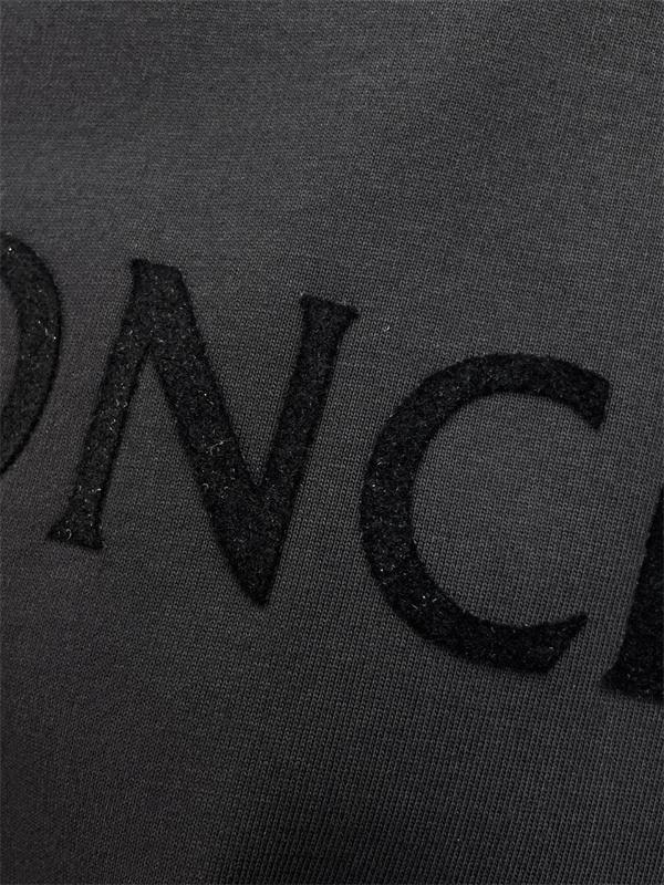 ロゴプリント ベーシックシルエット 軽量感のある着心地 MONCLER モンクレール コピー 半袖Tシャツ 定番アイテム 都会派コーデ