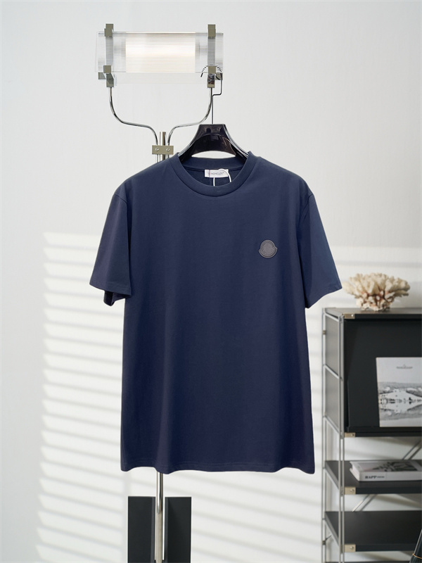 エンブレムパッチ クルーネック コットンウェア MONCLER モンクレール コピー 半袖Tシャツ 定番アイテム 洗練カジュアル