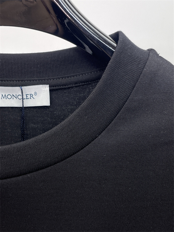 エンブレムパッチ クルーネック コットンウェア MONCLER モンクレール コピー 半袖Tシャツ 定番アイテム 洗練カジュアル