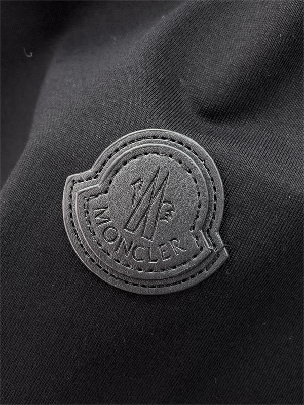 エンブレムパッチ クルーネック コットンウェア MONCLER モンクレール コピー 半袖Tシャツ 定番アイテム 洗練カジュアル