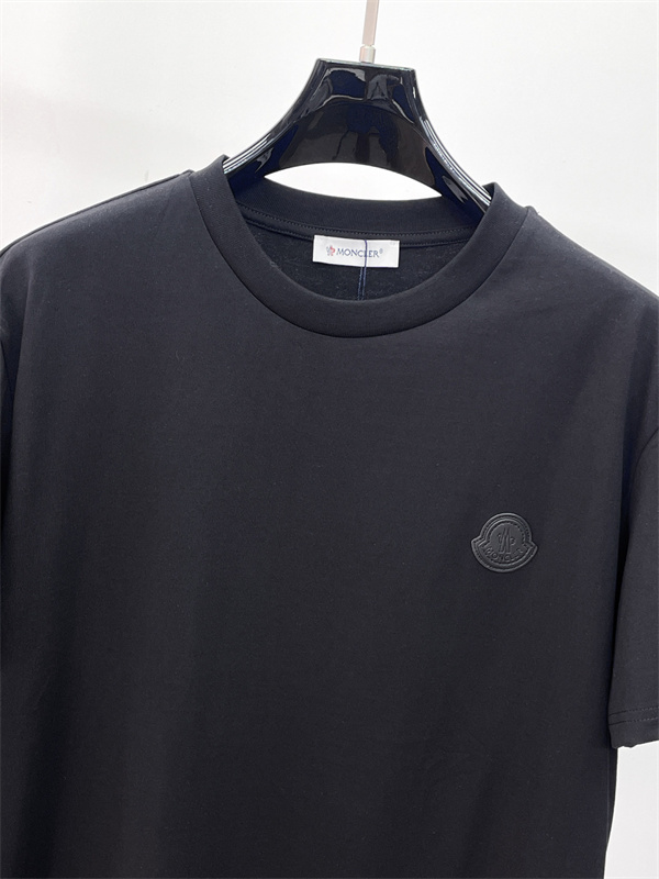 エンブレムパッチ クルーネック コットンウェア MONCLER モンクレール コピー 半袖Tシャツ 定番アイテム 洗練カジュアル