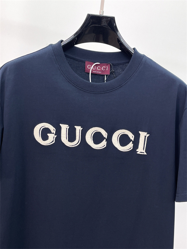 ロゴグラフィック 無地ベース リラックスシルエット GUCCI グッチ コピー 半袖Tシャツ トレンド感 大人カジュアル
