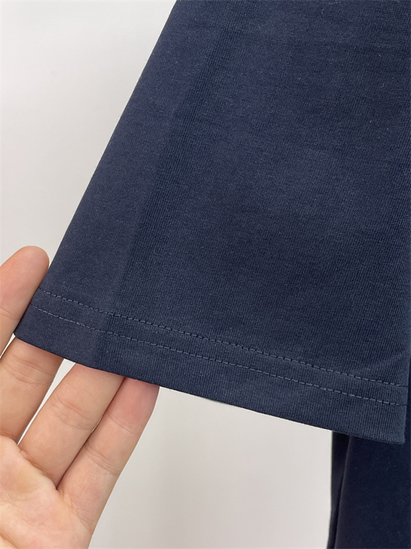ロゴグラフィック 無地ベース リラックスシルエット GUCCI グッチ コピー 半袖Tシャツ トレンド感 大人カジュアル