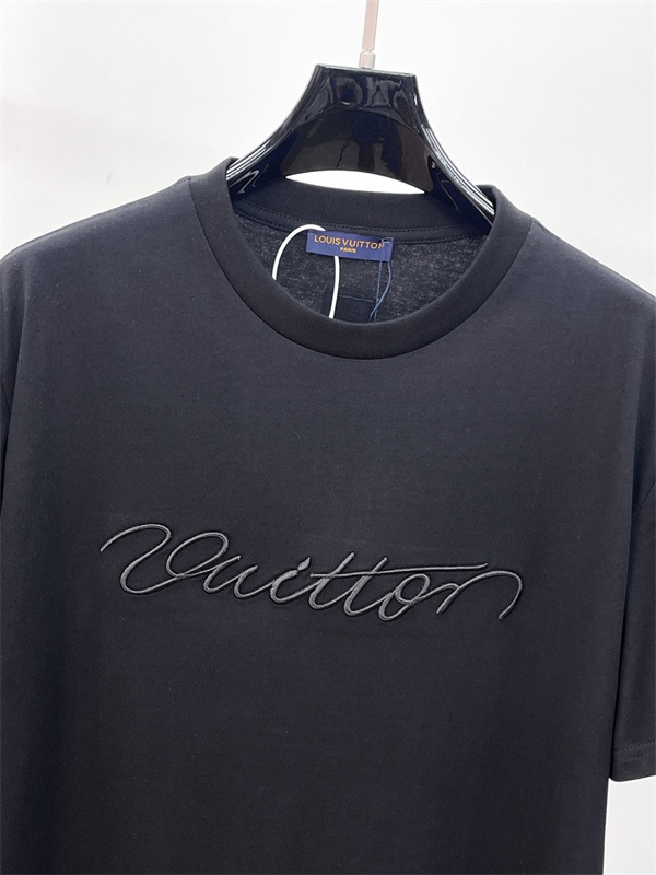 ロゴアクセント コットンライク素材 クリーンライン LOUIS VUITTON ルイヴィトン コピー 半袖Tシャツ 大人コーデ 新作スタイル