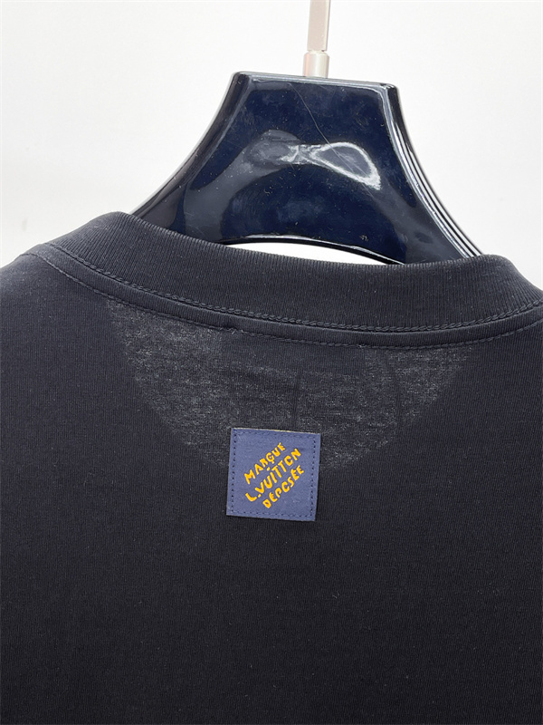 ロゴアクセント コットンライク素材 クリーンライン LOUIS VUITTON ルイヴィトン コピー 半袖Tシャツ 大人コーデ 新作スタイル