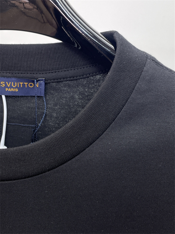 ロゴアクセント コットンライク素材 クリーンライン LOUIS VUITTON ルイヴィトン コピー 半袖Tシャツ 大人コーデ 新作スタイル