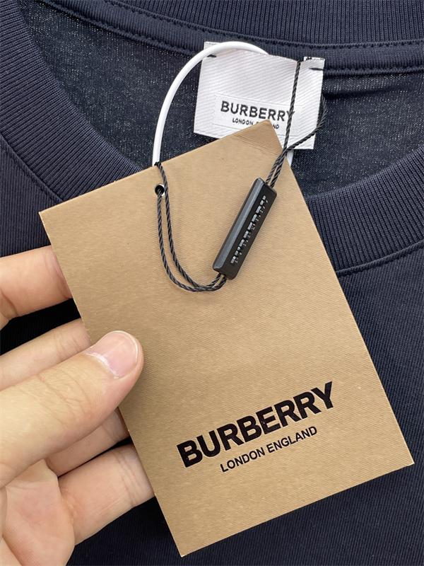 シンプルコーデ対応 軽快トップス 程よいゆとり BURBERRY バーバリー コピー 半袖Tシャツ 夏カジュアル 旬スタイル