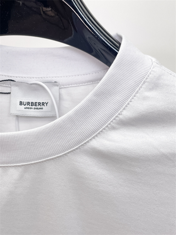 コットンライク素材 リラックスシルエット 快適な着用感 BURBERRY バーバリー コピー 半袖Tシャツ ワードローブアイテム