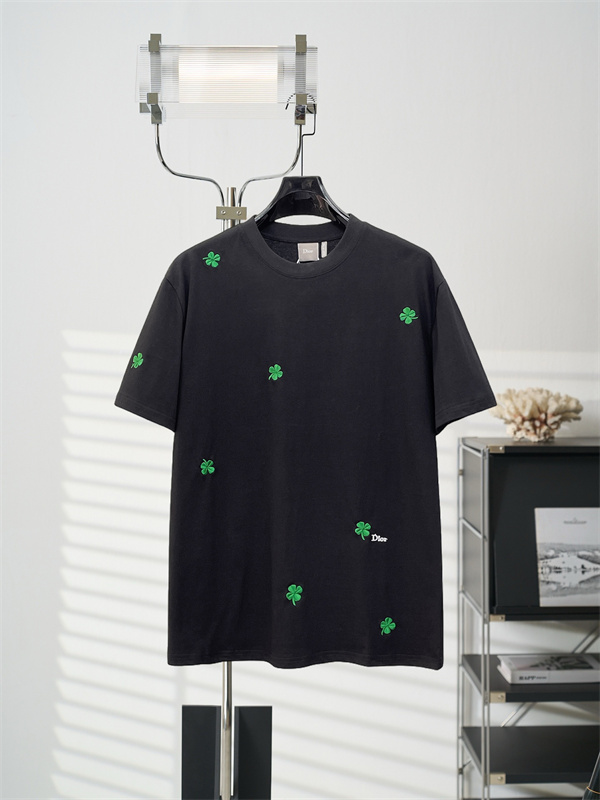 クローバーモチーフ刺繍 クルーネック アイコニックデザイン DIOR ディオール コピー 半袖Tシャツ 上品カジュアル 定番ウェア