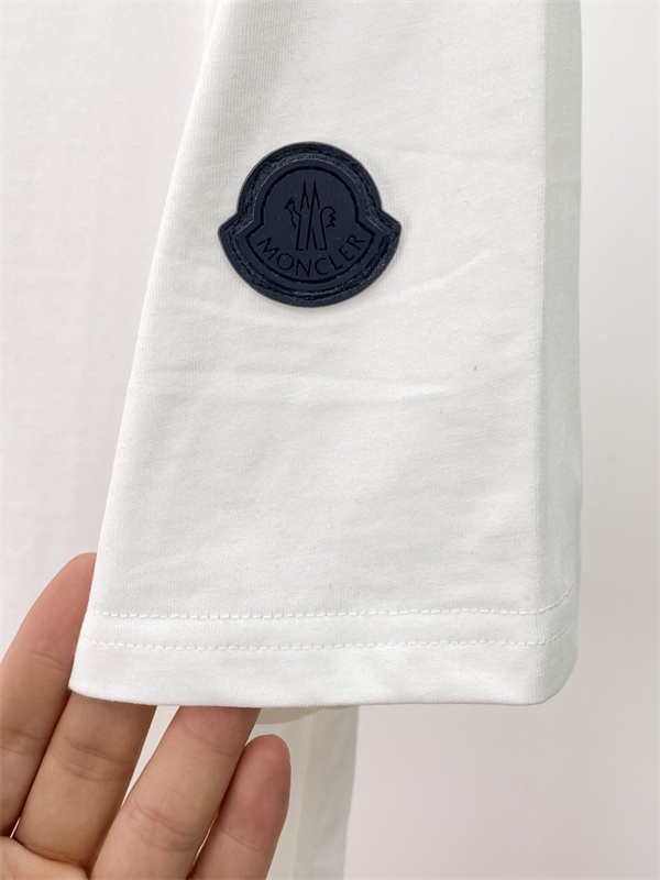 コットンウェア レギュラーフィット 柔らかな風合い MONCLER モンクレール コピー 半袖Tシャツ 着回し自在 デイリートップス