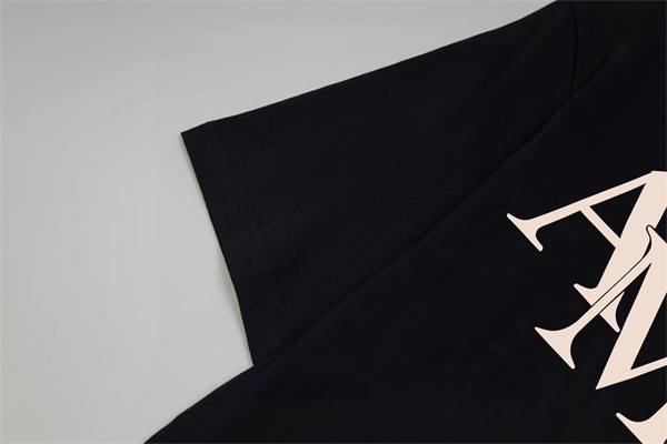 ビッグロゴグラフィック クルーネック 2026新作 AMIRI アミリ コピー 半袖Tシャツ ブランドアイコン シンプルモード