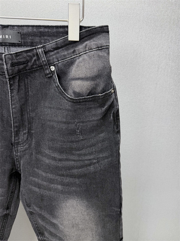 ウォッシュ加工 ロゴパッチ ヒゲ加工 スリムストレート AMIRI アミリ コピー デニム 色落ちデザイン ヴィンテージ感