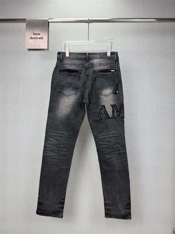 ウォッシュ加工 ロゴパッチ ヒゲ加工 スリムストレート AMIRI アミリ コピー デニム 色落ちデザイン ヴィンテージ感
