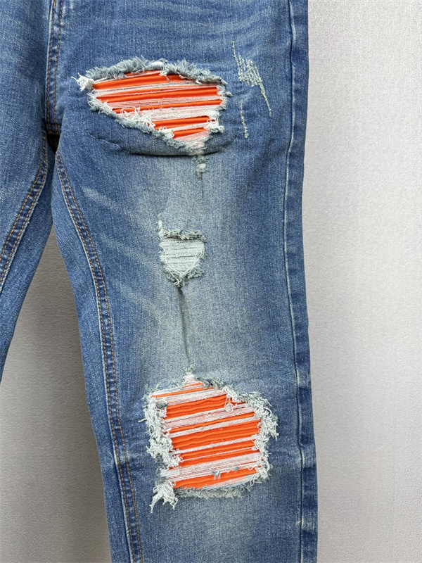 カラーパッチ加工 クラッシュデザイン ライトブルーカラー AMIRI アミリ コピー デニム リペアディテール 個性派ジーンズ