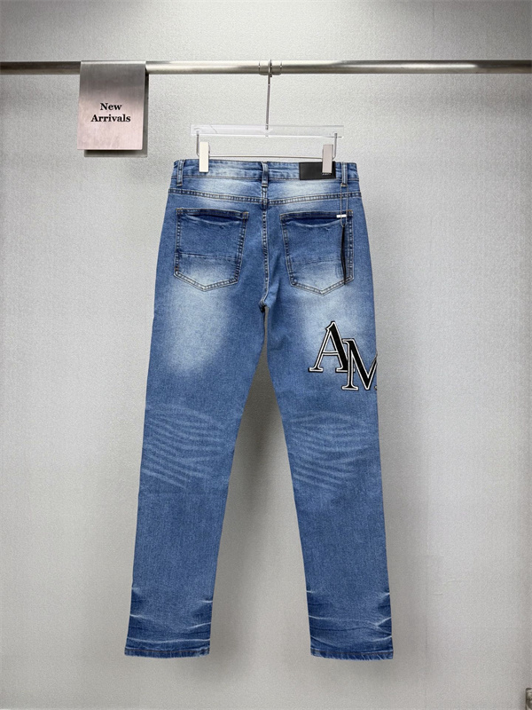 ロゴパッチアクセント ウォッシュデニム ブルーカラー AMIRI アミリ コピー デニム ブランドモチーフ 存在感スタイル