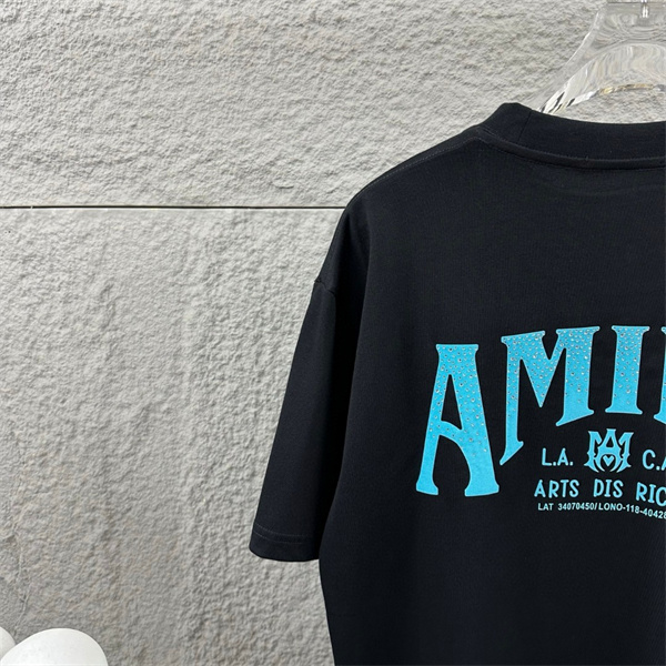 バックプリント コットン素材 ゆったりシルエット AMIRI アミリ コピー 半袖Tシャツ 涼しげな着用感 サマースタイル