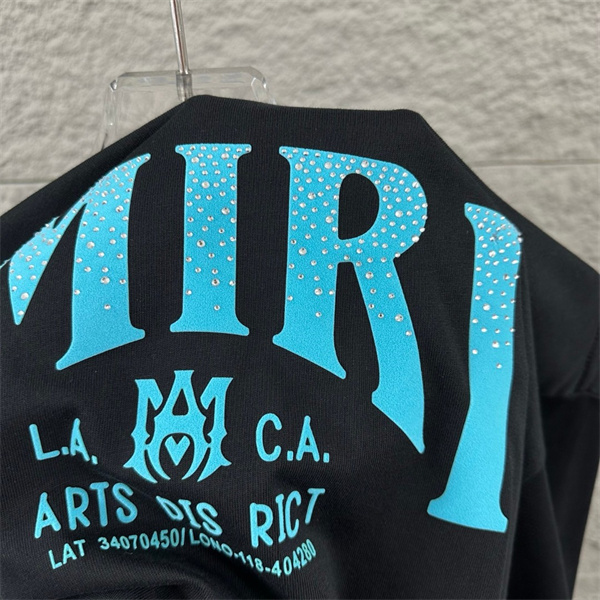バックプリント コットン素材 ゆったりシルエット AMIRI アミリ コピー 半袖Tシャツ 涼しげな着用感 サマースタイル