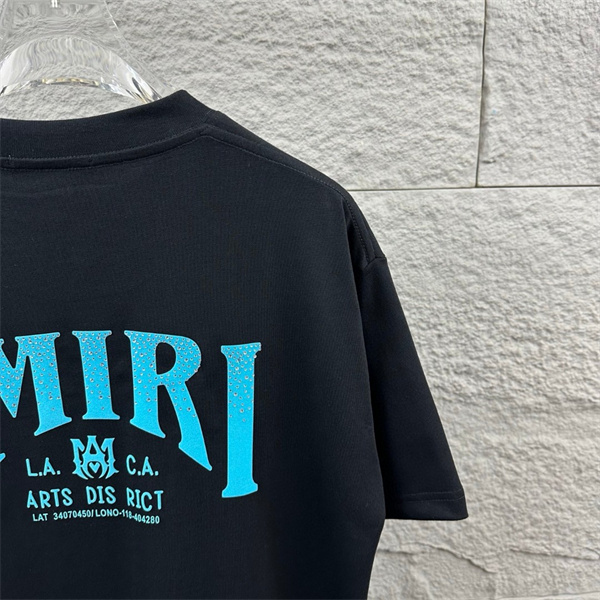 バックプリント コットン素材 ゆったりシルエット AMIRI アミリ コピー 半袖Tシャツ 涼しげな着用感 サマースタイル