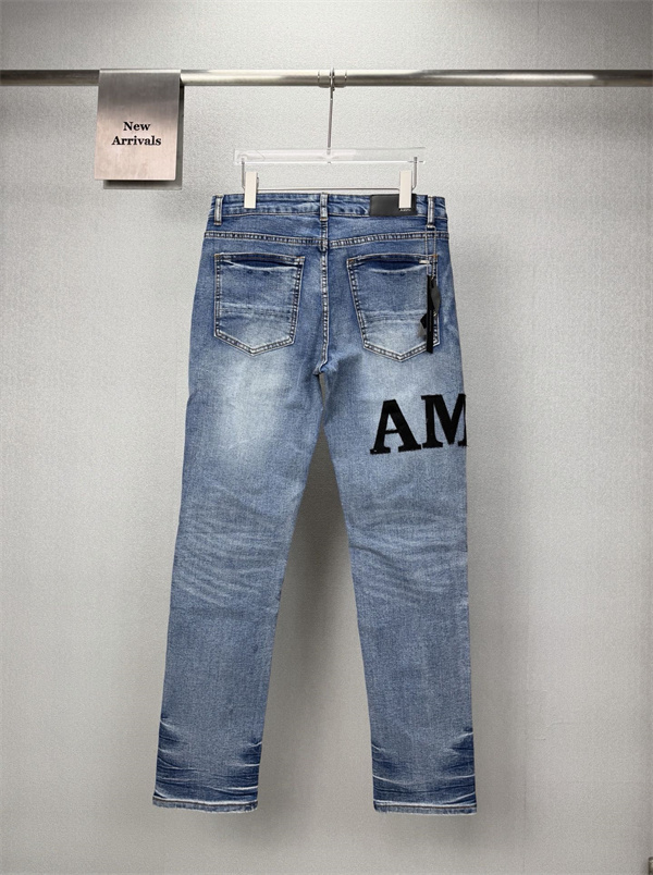 クラッシュ加工 ロゴパッチ ウォッシュ仕上げ AMIRI アミリ コピー デニム リペア風ディテール ヴィンテージジーンズ