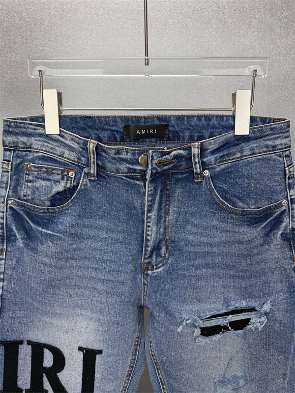 クラッシュ加工 ロゴパッチ ウォッシュ仕上げ AMIRI アミリ コピー デニム リペア風ディテール ヴィンテージジーンズ