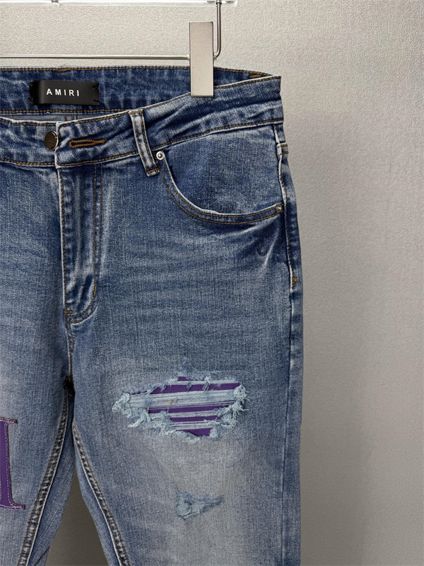 ロゴアクセント フェードウォッシュ リペアディテール AMIRI アミリ コピー ジーンズ ストリートカジュアル 人気アイテム