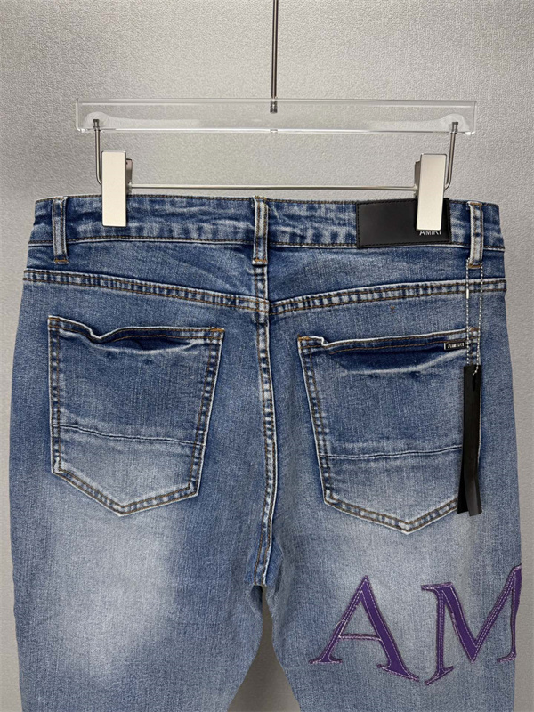 ロゴアクセント フェードウォッシュ リペアディテール AMIRI アミリ コピー ジーンズ ストリートカジュアル 人気アイテム