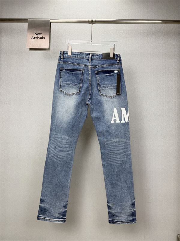 クラッシュデニム グランジテイスト リペアディテール AMIRI アミリ コピー ジーンズ 休日ファッション 2026新作