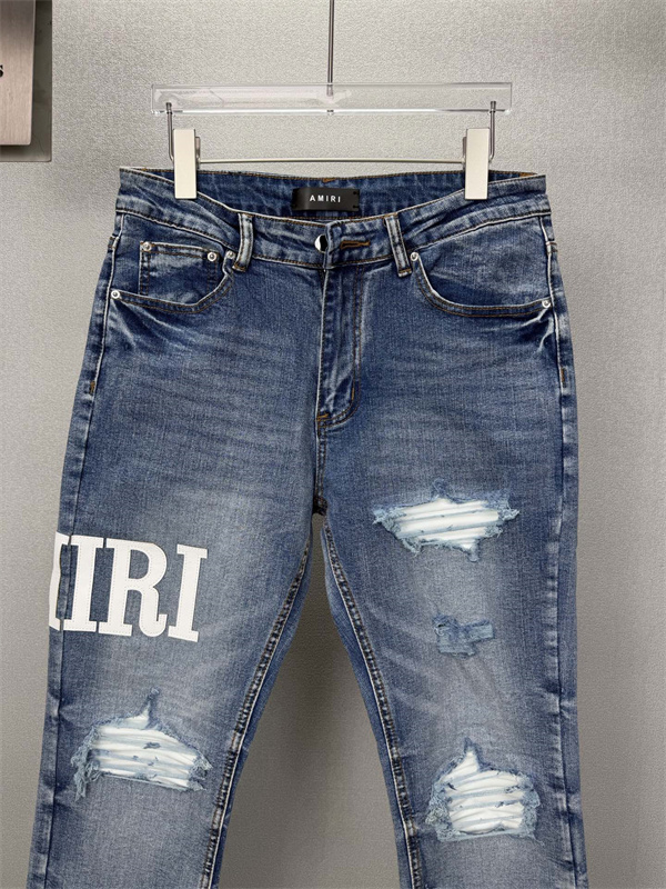 クラッシュデニム グランジテイスト リペアディテール AMIRI アミリ コピー ジーンズ 休日ファッション 2026新作