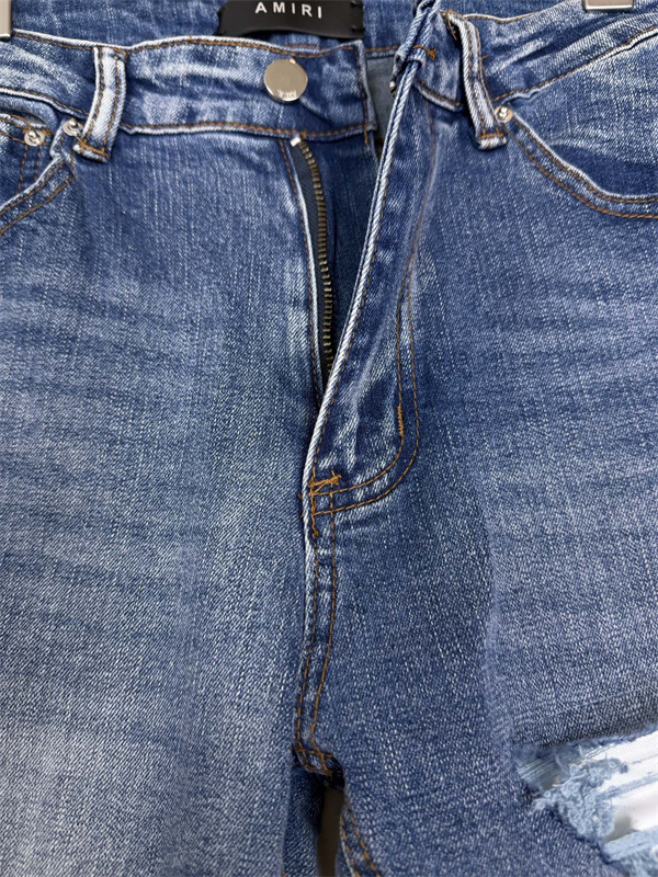 クラッシュデニム グランジテイスト リペアディテール AMIRI アミリ コピー ジーンズ 休日ファッション 2026新作