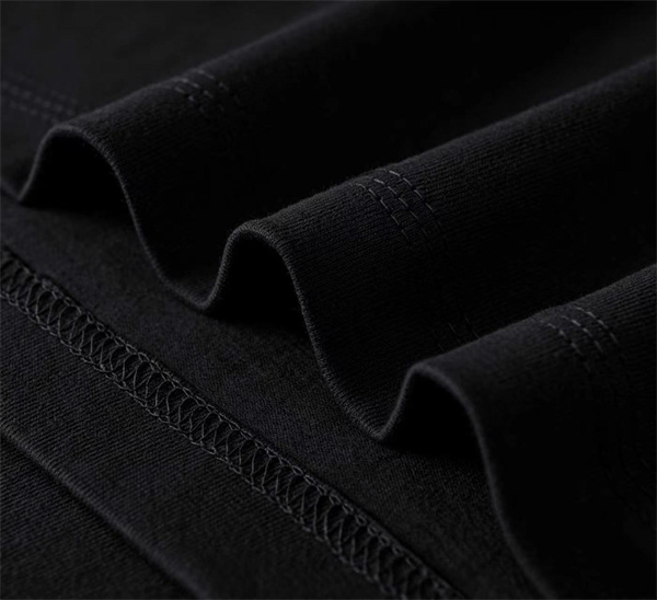 カモ柄エイプヘッド マルチグラフィック 話題性抜群 BAPE アベイシングエイプ コピー 長袖Tシャツ 限定感ある一枚