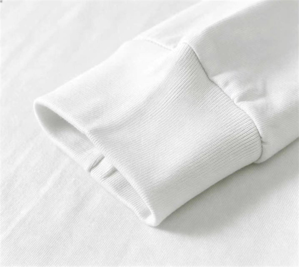 カラーレタリング アートタッチ 個性派セレクト LOEWE ロエベ コピー 長袖Tシャツ スタッフおすすめ