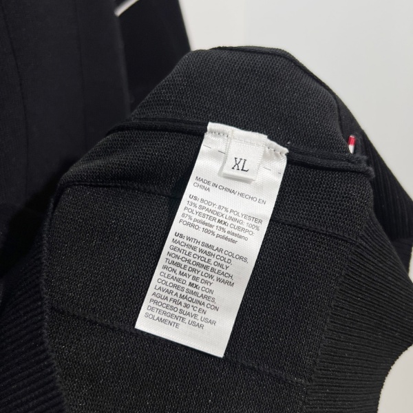 人気上昇 袖トリコロールが映える Thom Browne ポロシャツ トムブラウン 端正なニット仕立て
