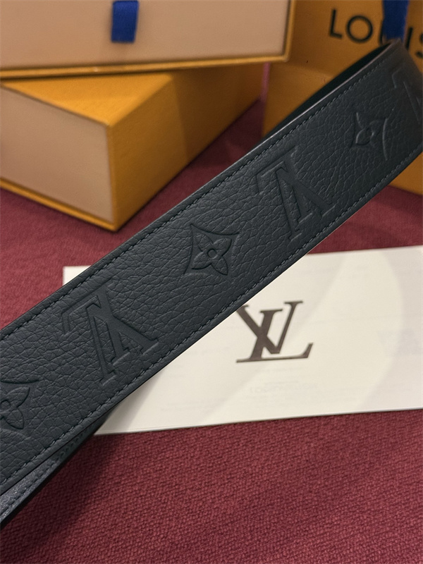 ヴィンテージ調バックル ブラック総柄 重厚アクセント LOUIS VUITTON ルイヴィトン コピー ベルト 海外注目
