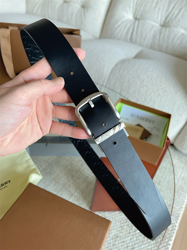 立体TBモノグラム マットブラック スクエアバックル BURBERRY バーバリー コピー ベルト 旬度アップ