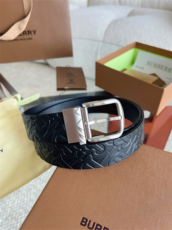 立体TBモノグラム マットブラック スクエアバックル BURBERRY バーバリー コピー ベルト 旬度アップ