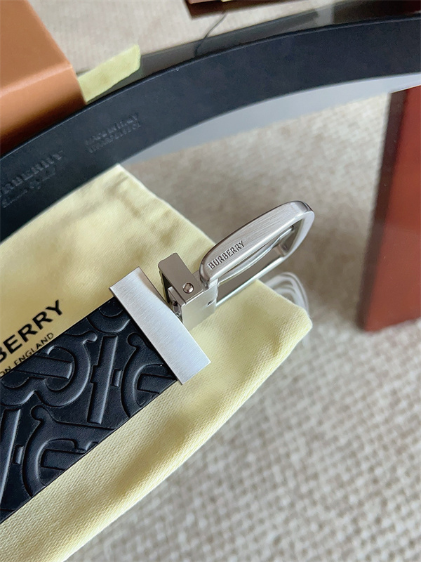 立体TBモノグラム マットブラック スクエアバックル BURBERRY バーバリー コピー ベルト 旬度アップ