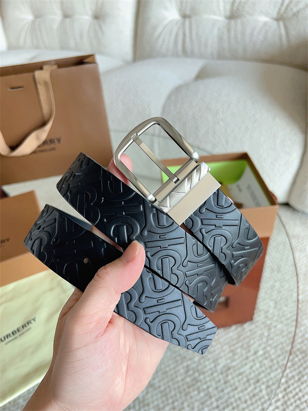 立体TBモノグラム マットブラック スクエアバックル BURBERRY バーバリー コピー ベルト 旬度アップ