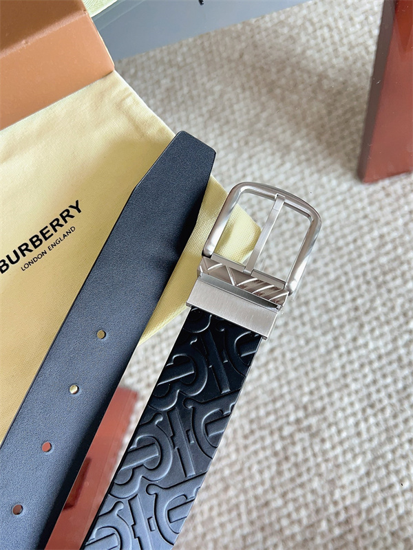 立体TBモノグラム マットブラック スクエアバックル BURBERRY バーバリー コピー ベルト 旬度アップ